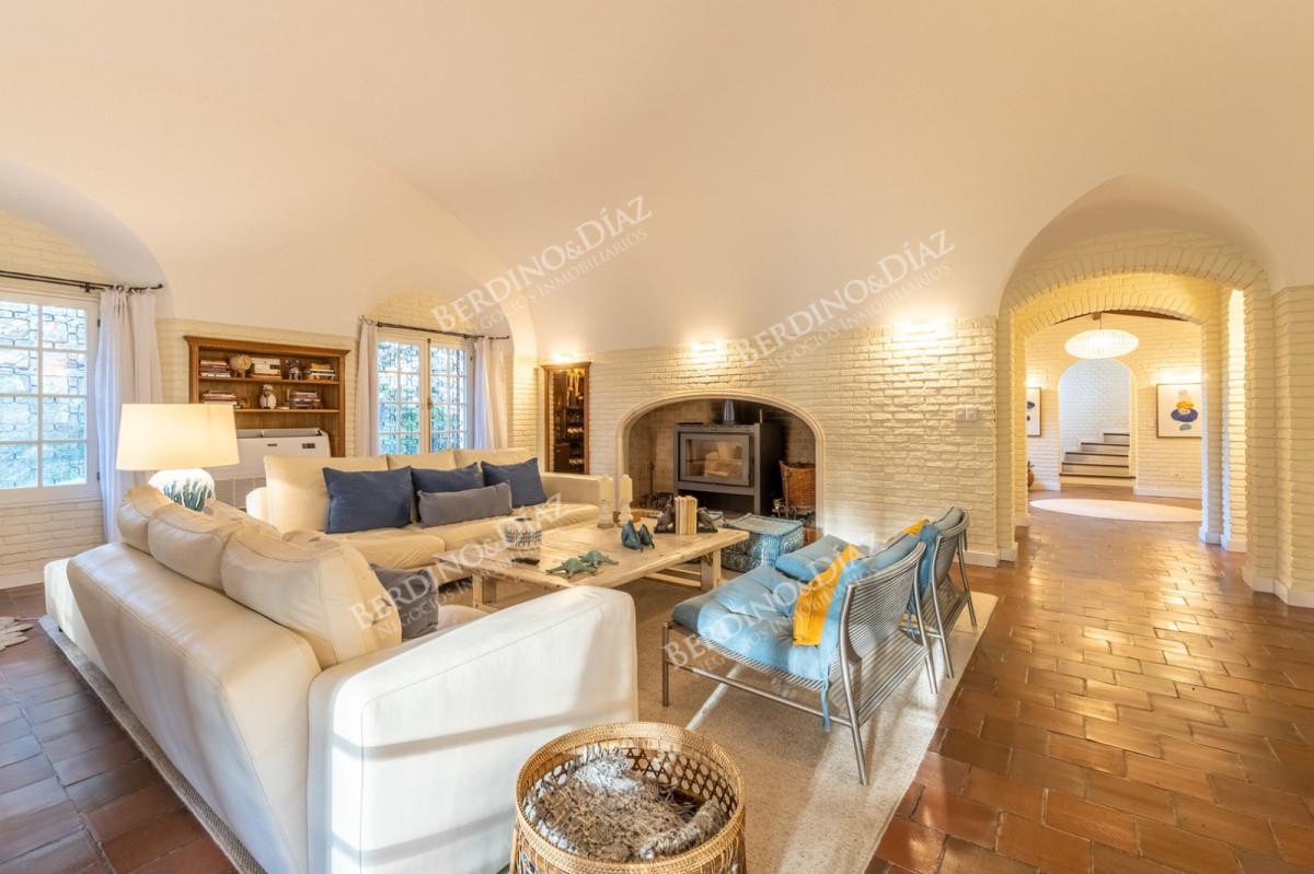 Casa ID.3142 - ESPECTACULAR CASA EN ZONA SHOPPING 