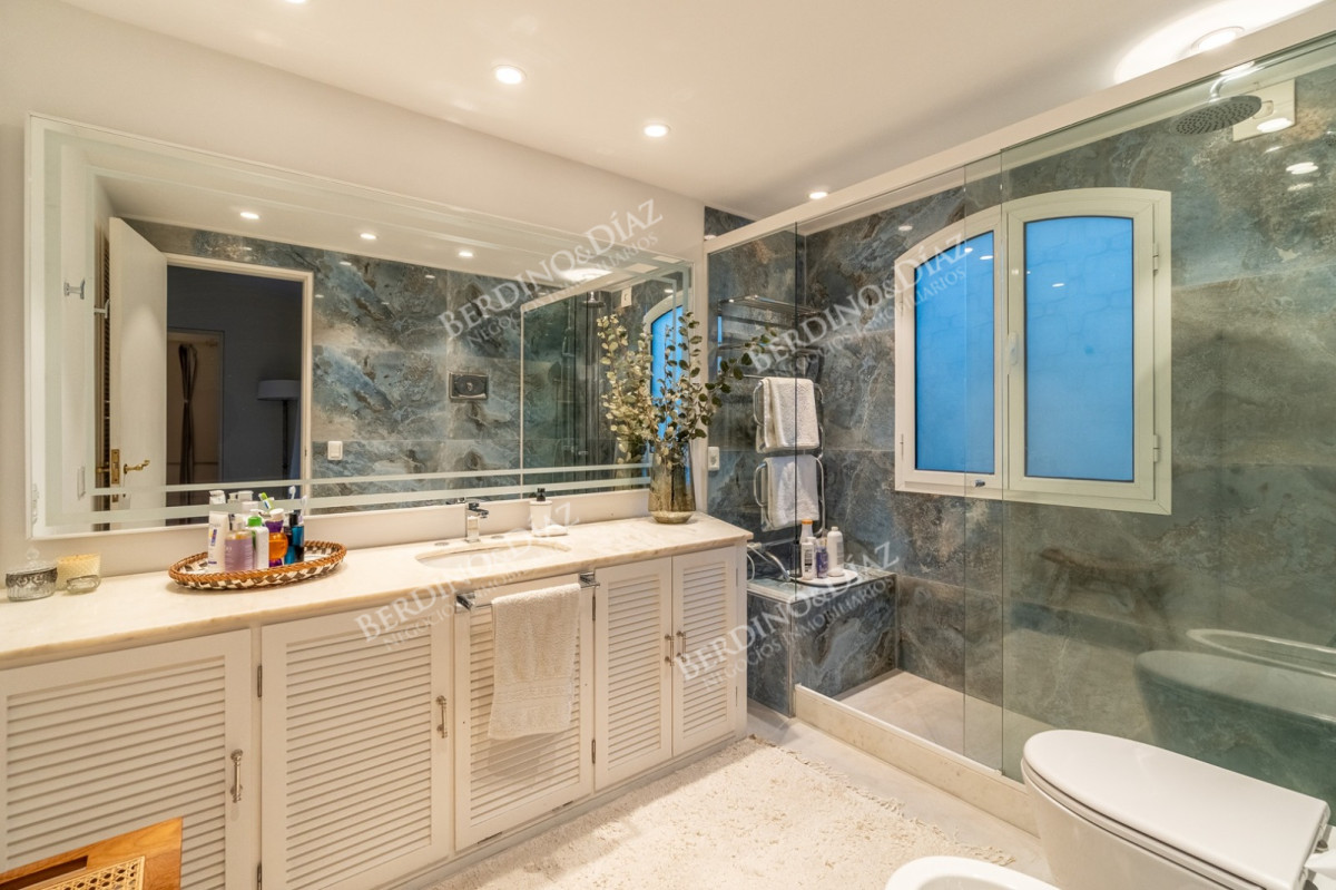 Casa ID.3142 - ESPECTACULAR CASA EN ZONA SHOPPING 