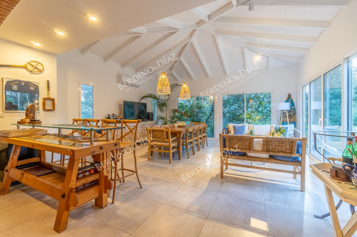Casa ID.3142 - ESPECTACULAR CASA EN ZONA SHOPPING 