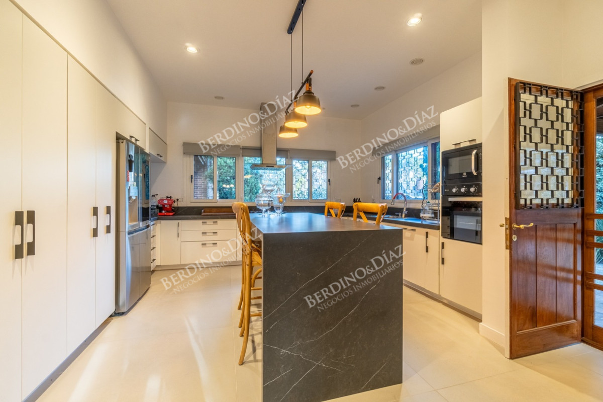 Casa ID.3142 - ESPECTACULAR CASA EN ZONA SHOPPING 