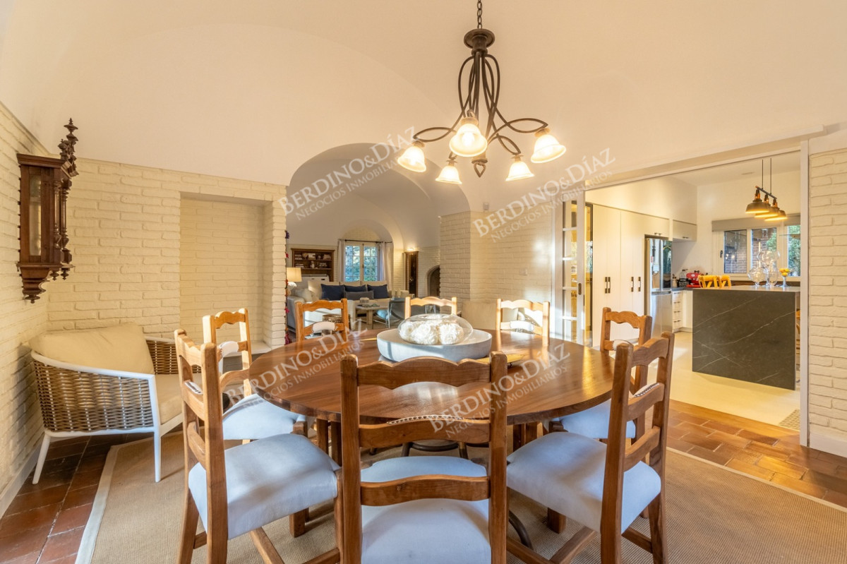 Casa ID.3142 - ESPECTACULAR CASA EN ZONA SHOPPING 