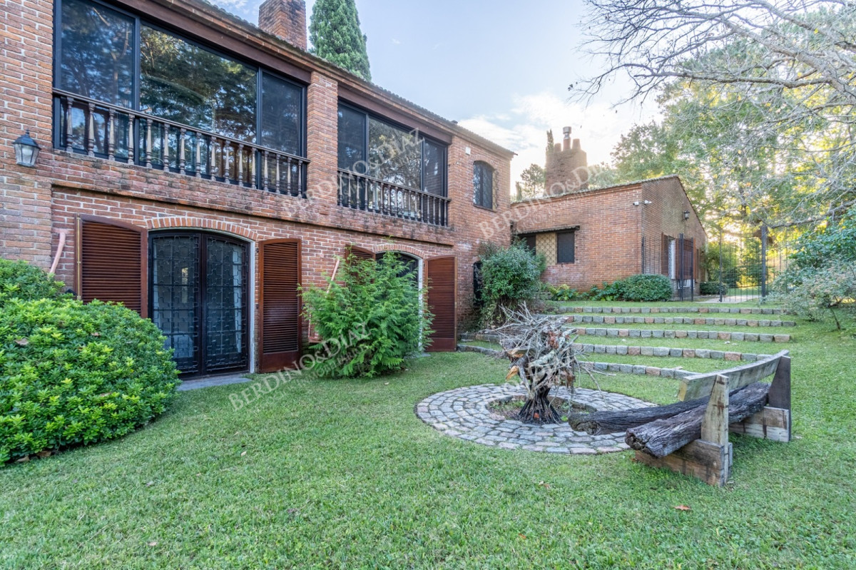 Casa ID.3142 - ESPECTACULAR CASA EN ZONA SHOPPING 