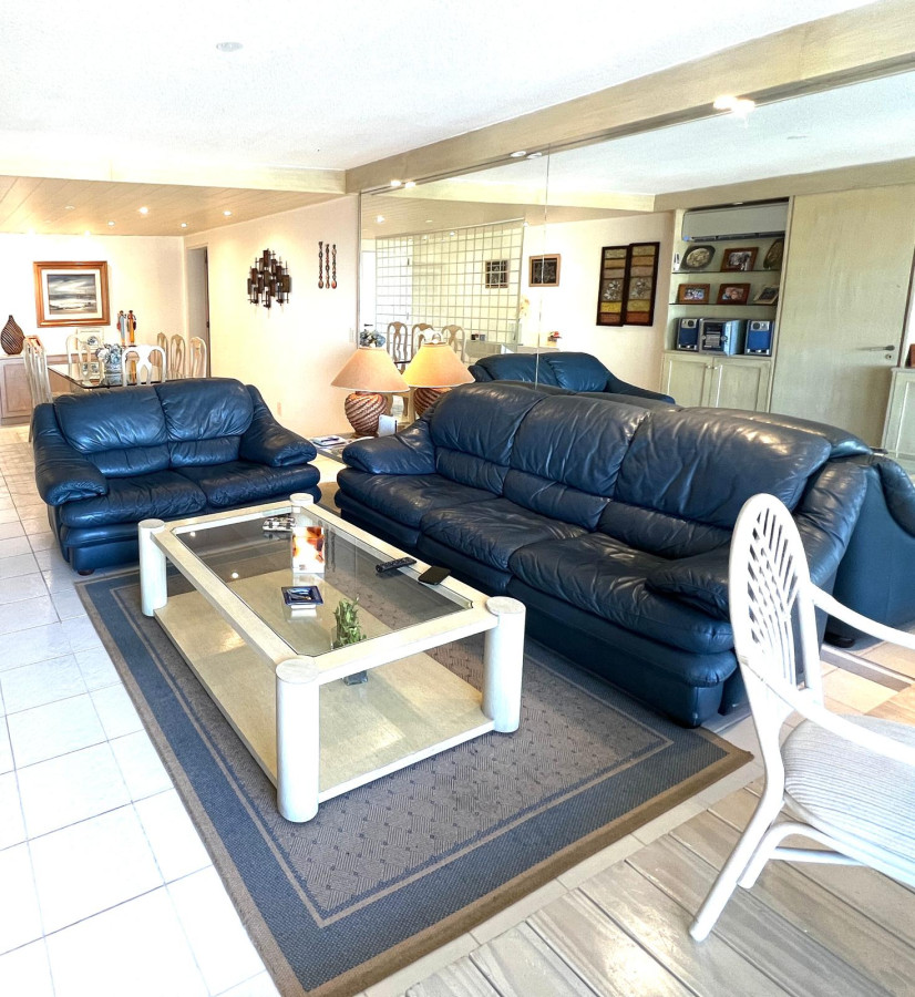 Apartamento ID.9202 - APARTAMENTO EN LINCOLN CENTER 3 DORMITORIOS PLAYA MANSA FRENTE AL MAR