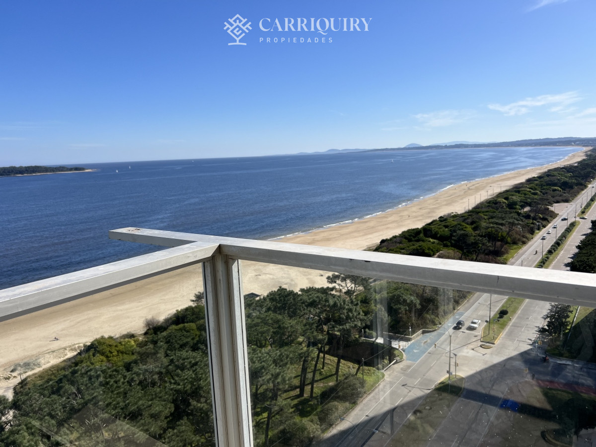 Apartamento ID.8639 - OPORTUNIDAD APARTAMENTO FRENTE AL MAR DE 3 DORMITORIOS EN PLAYA MANSA