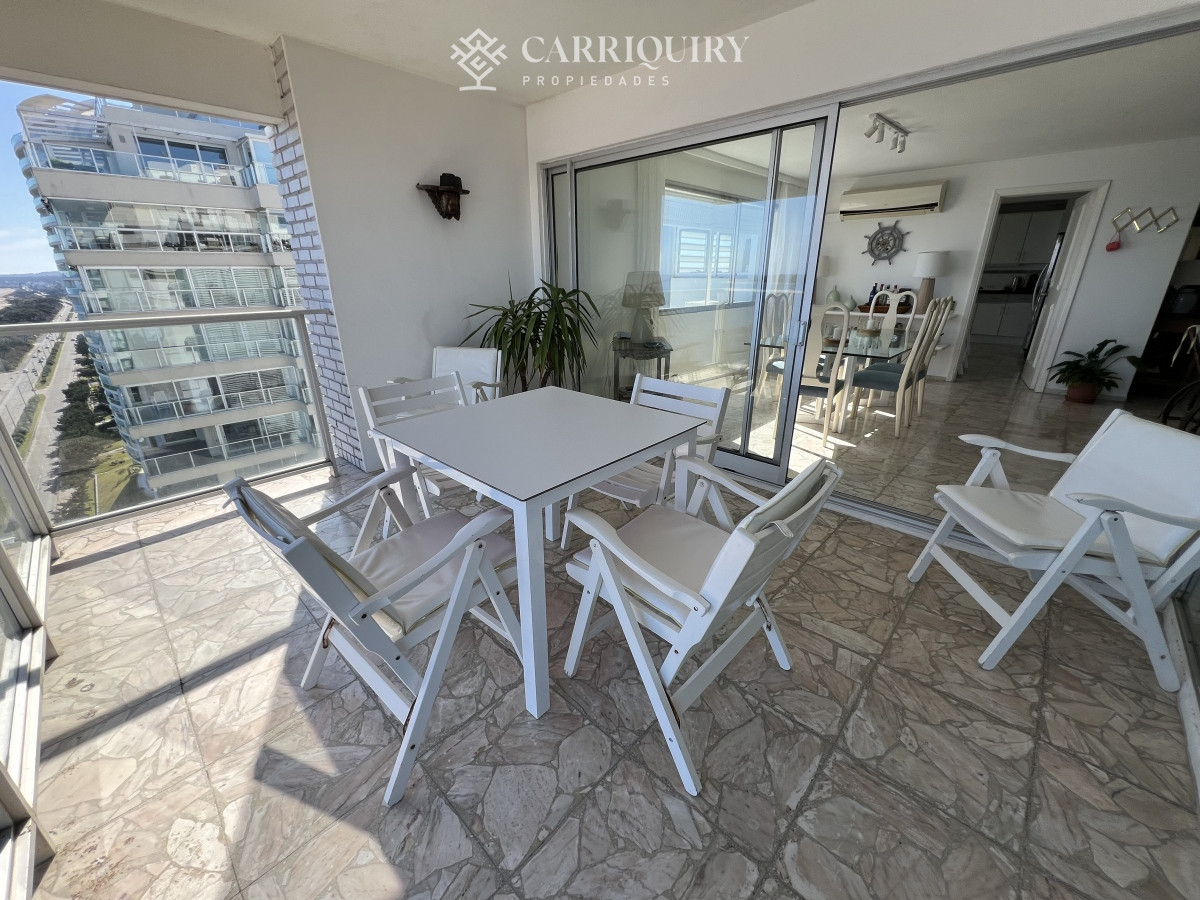 Apartamento ID.8639 - OPORTUNIDAD APARTAMENTO FRENTE AL MAR DE 3 DORMITORIOS EN PLAYA MANSA
