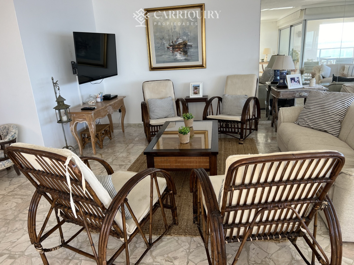 Apartamento ID.8639 - OPORTUNIDAD APARTAMENTO FRENTE AL MAR DE 3 DORMITORIOS EN PLAYA MANSA
