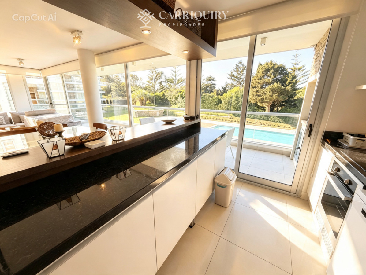 Apartamento ID.10510/Apartamento-en-Montoya,-3-dormitorios,-amplia-vista-al-mar. - espectacular apartamento de 2 suitesaa, en playa brava