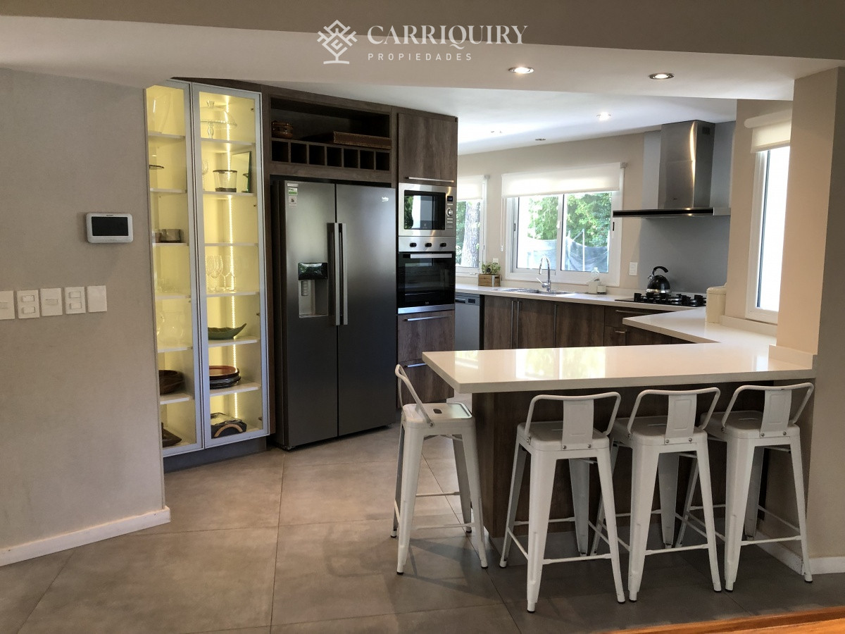 Casa ID.5834/Casa,-3-dorm,-punta-del-este,-jardines-de-cordoba,-alquiler-y-venta - lugano amplio jardin con piscina