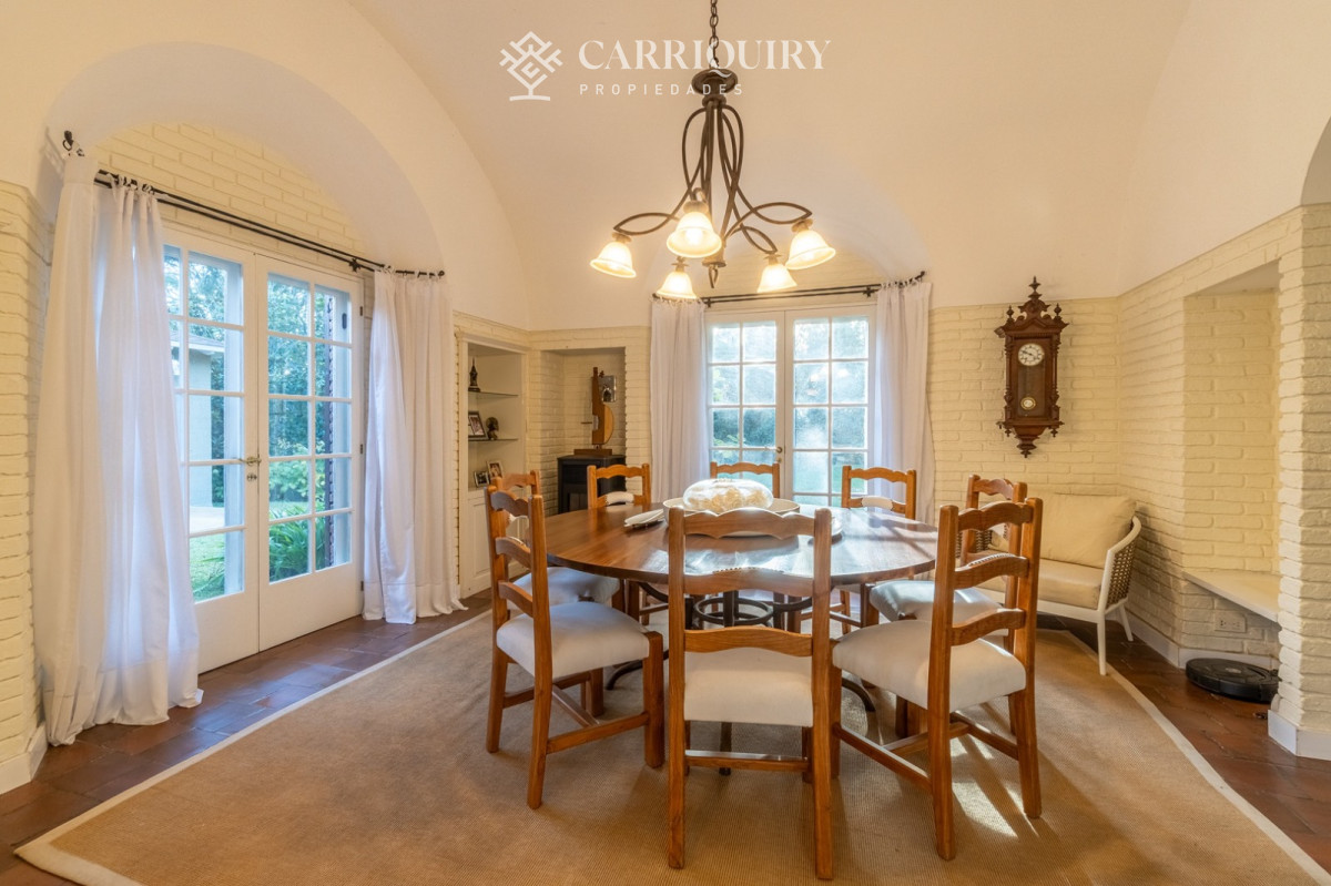 Casa ID.10282/Venta - ESPECTACULAR CASA EN ZONA SHOPPING 