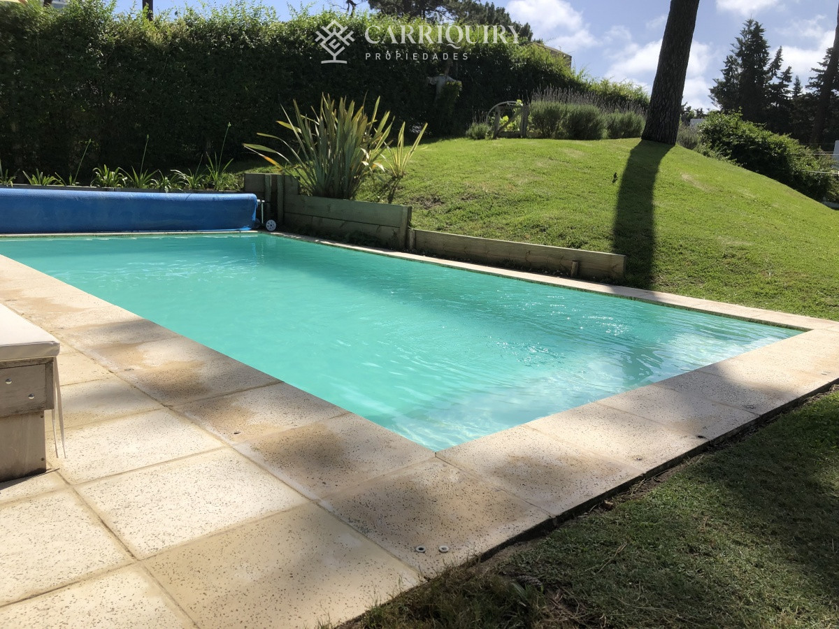 Casa ID.5834/Casa,-3-dorm,-punta-del-este,-jardines-de-cordoba,-alquiler-y-venta - lugano amplio jardin con piscina