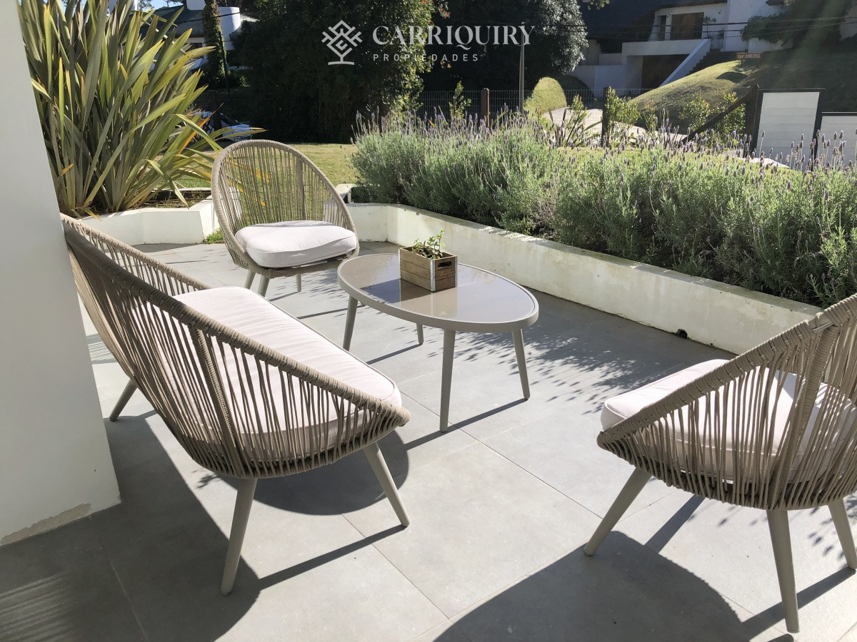 Casa ID.5834/Casa,-3-dorm,-punta-del-este,-jardines-de-cordoba,-alquiler-y-venta - lugano amplio jardin con piscina