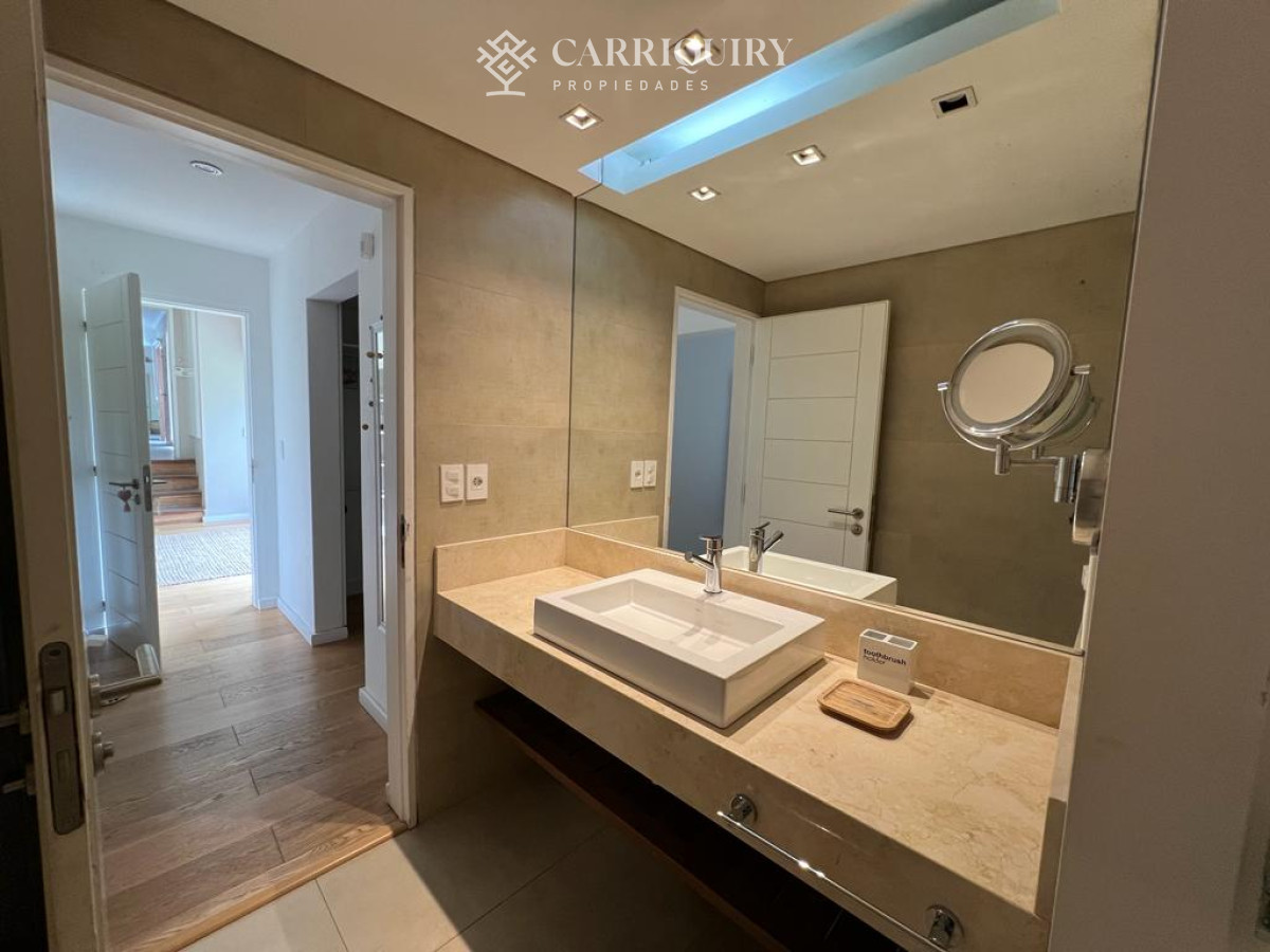 Casa ID.5834/Casa,-3-dorm,-punta-del-este,-jardines-de-cordoba,-alquiler-y-venta - lugano amplio jardin con piscina