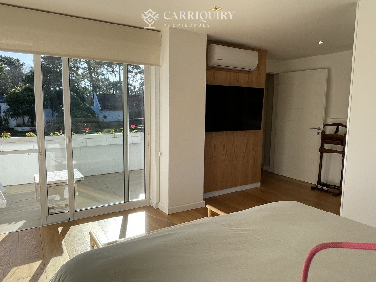 Casa ID.5834/Casa,-3-dorm,-punta-del-este,-jardines-de-cordoba,-alquiler-y-venta - lugano amplio jardin con piscina