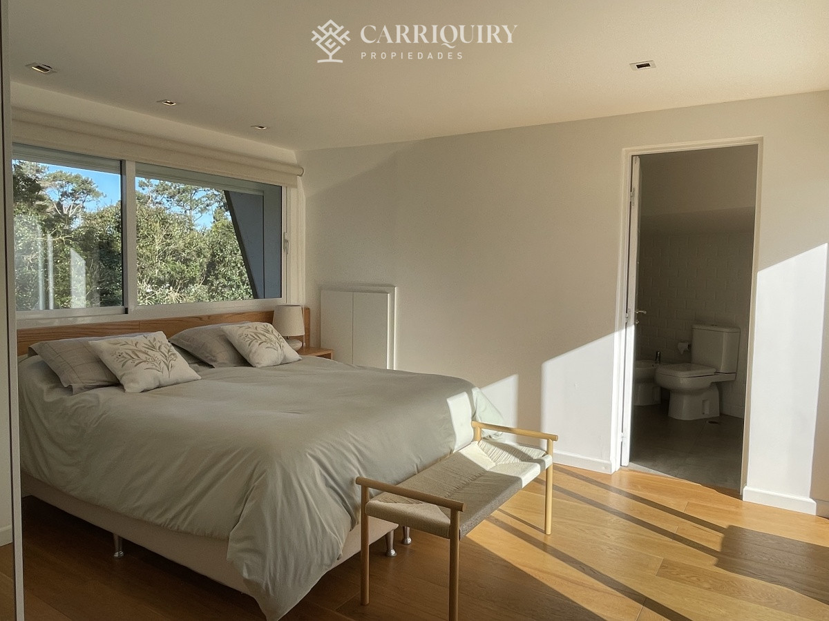 Casa ID.5834/Casa,-3-dorm,-punta-del-este,-jardines-de-cordoba,-alquiler-y-venta - lugano amplio jardin con piscina