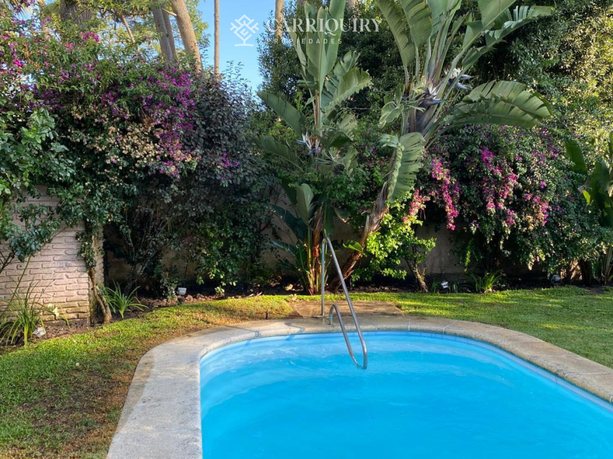 Casa ID.10229/Alquiler-de-temporada-en-hermosa-casa-con-piscina - Hermosa casa en VENTA  Playa Mansa -  Punta del Este