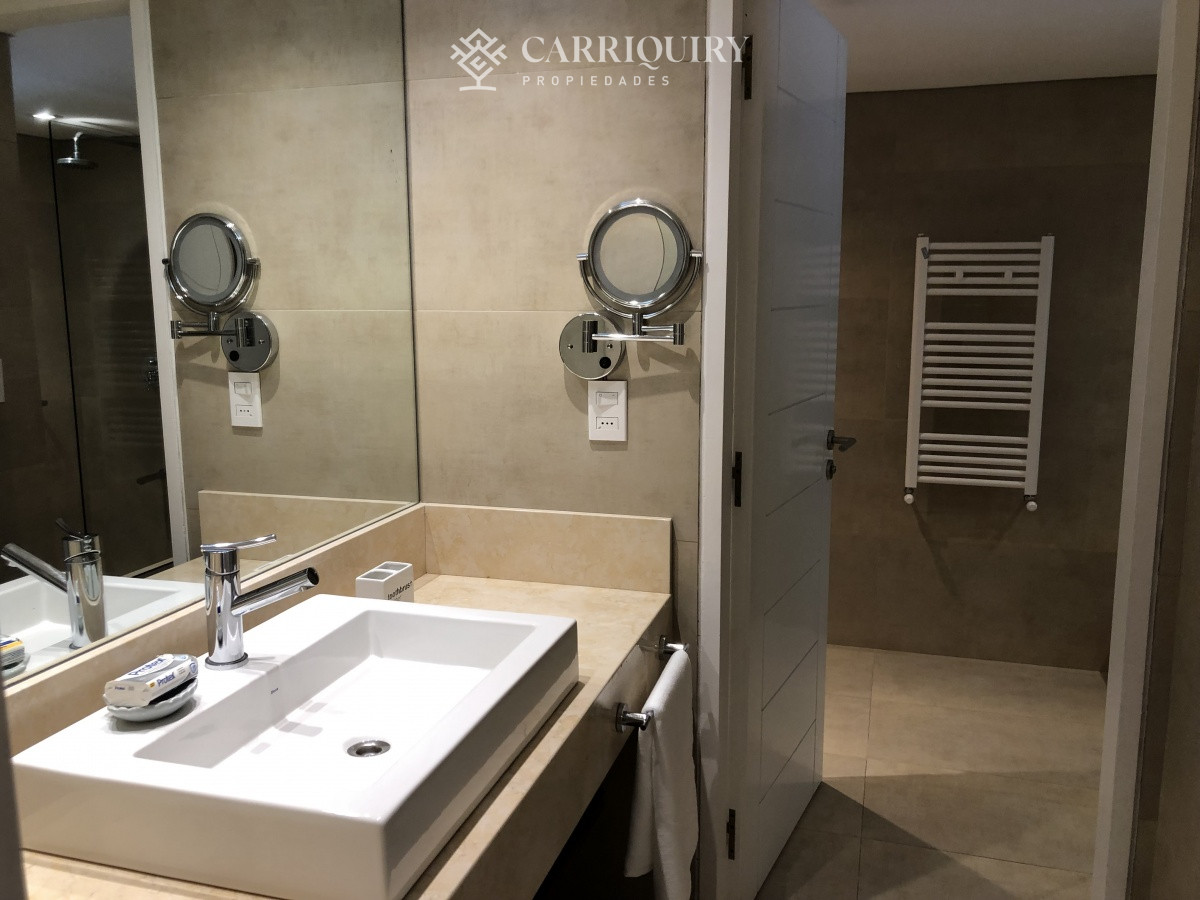 Casa ID.5834/Casa,-3-dorm,-punta-del-este,-jardines-de-cordoba,-alquiler-y-venta - lugano amplio jardin con piscina