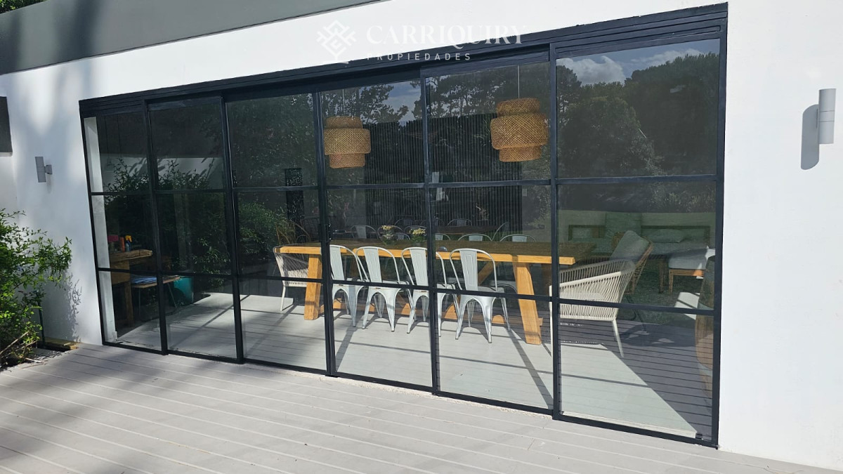 Casa ID.5834/Casa,-3-dorm,-punta-del-este,-jardines-de-cordoba,-alquiler-y-venta - lugano amplio jardin con piscina