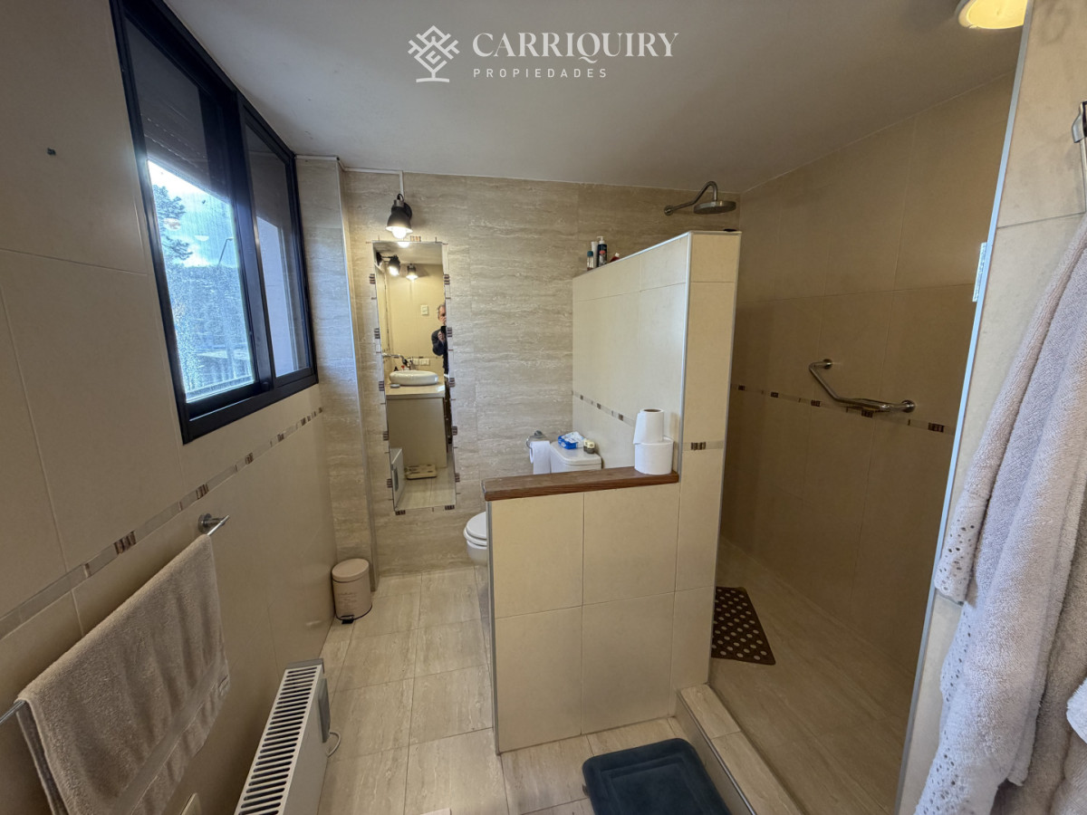 Casa ID.10229/Alquiler-de-temporada-en-hermosa-casa-con-piscina - Hermosa casa en VENTA  Playa Mansa -  Punta del Este
