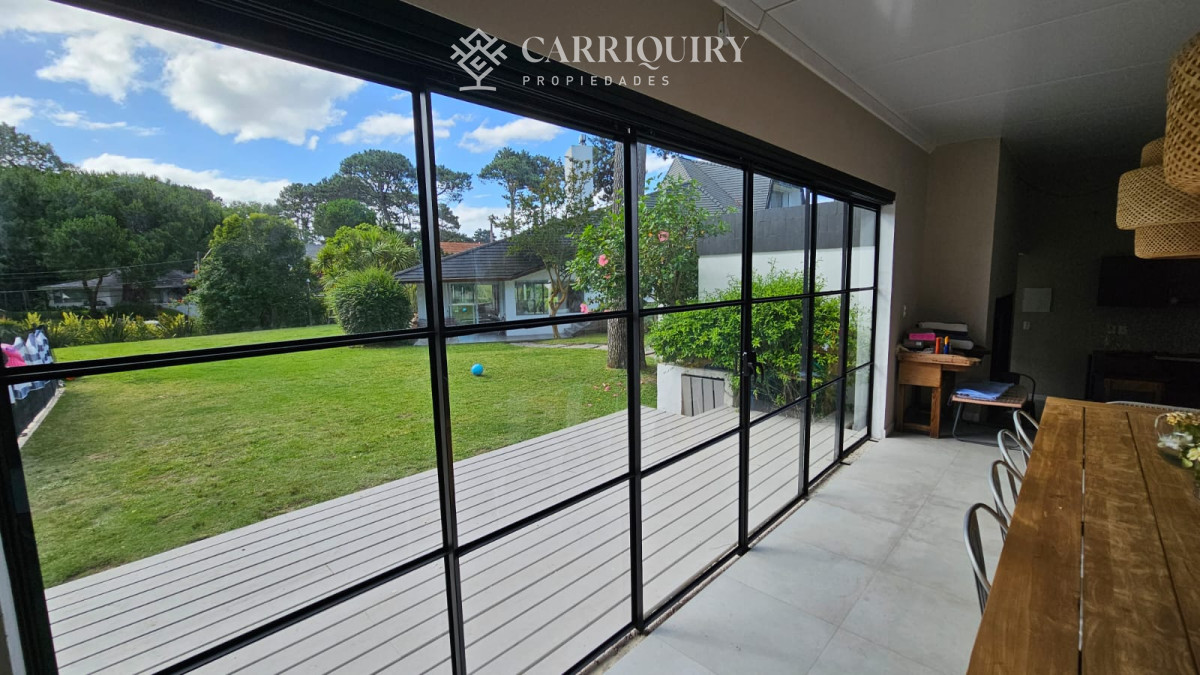 Casa ID.5834/Casa,-3-dorm,-punta-del-este,-jardines-de-cordoba,-alquiler-y-venta - lugano amplio jardin con piscina