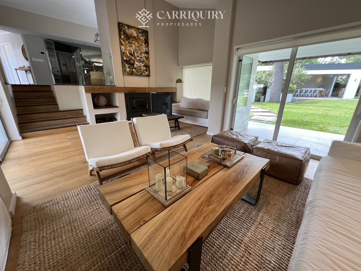 Casa ID.5834/Casa,-3-dorm,-punta-del-este,-jardines-de-cordoba,-alquiler-y-venta - lugano amplio jardin con piscina