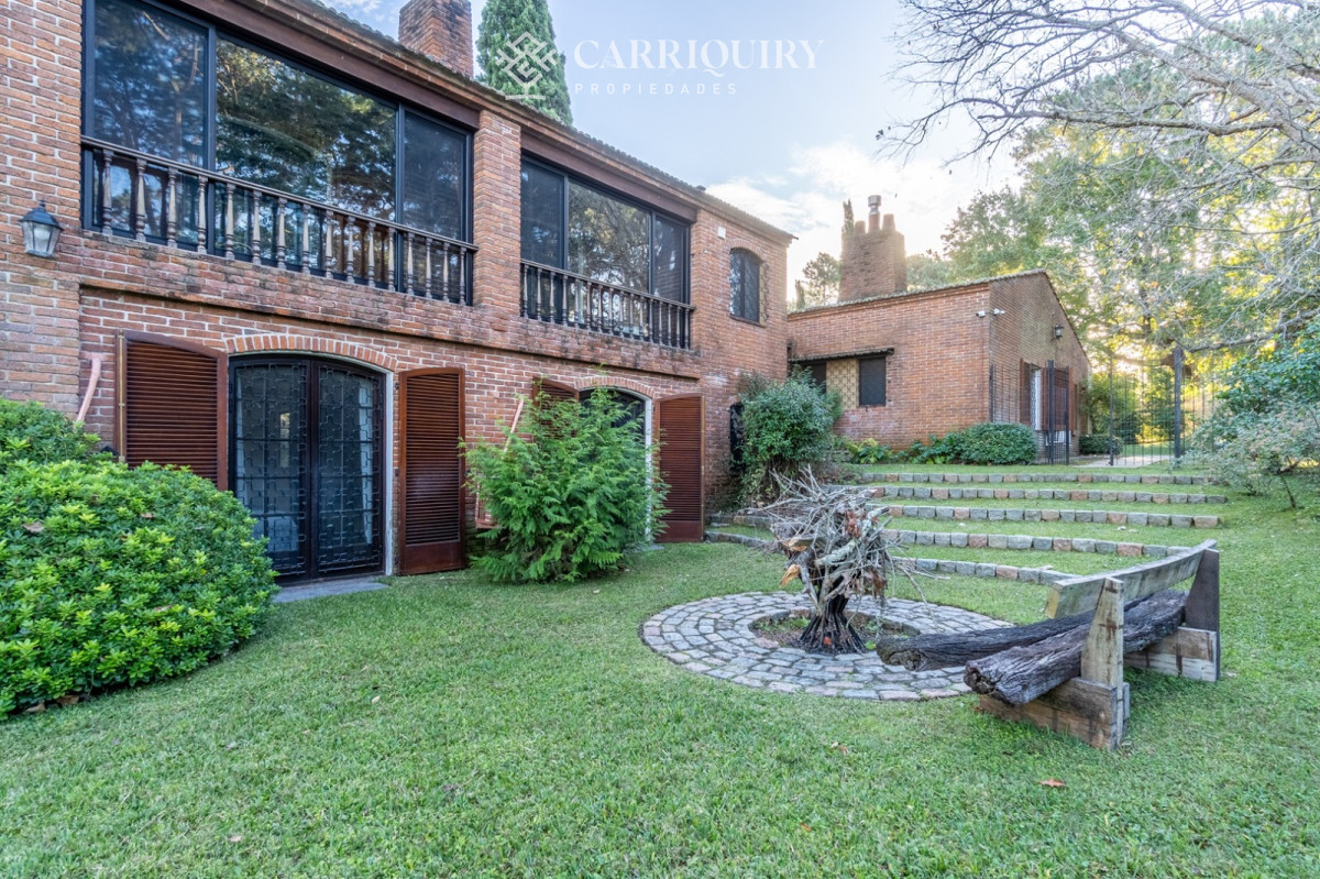 Casa ID.10282/Venta - ESPECTACULAR CASA EN ZONA SHOPPING 