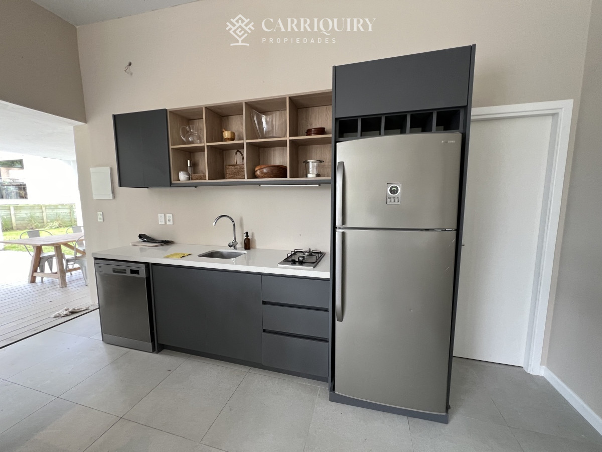Casa ID.5834/Casa,-3-dorm,-punta-del-este,-jardines-de-cordoba,-alquiler-y-venta - lugano amplio jardin con piscina