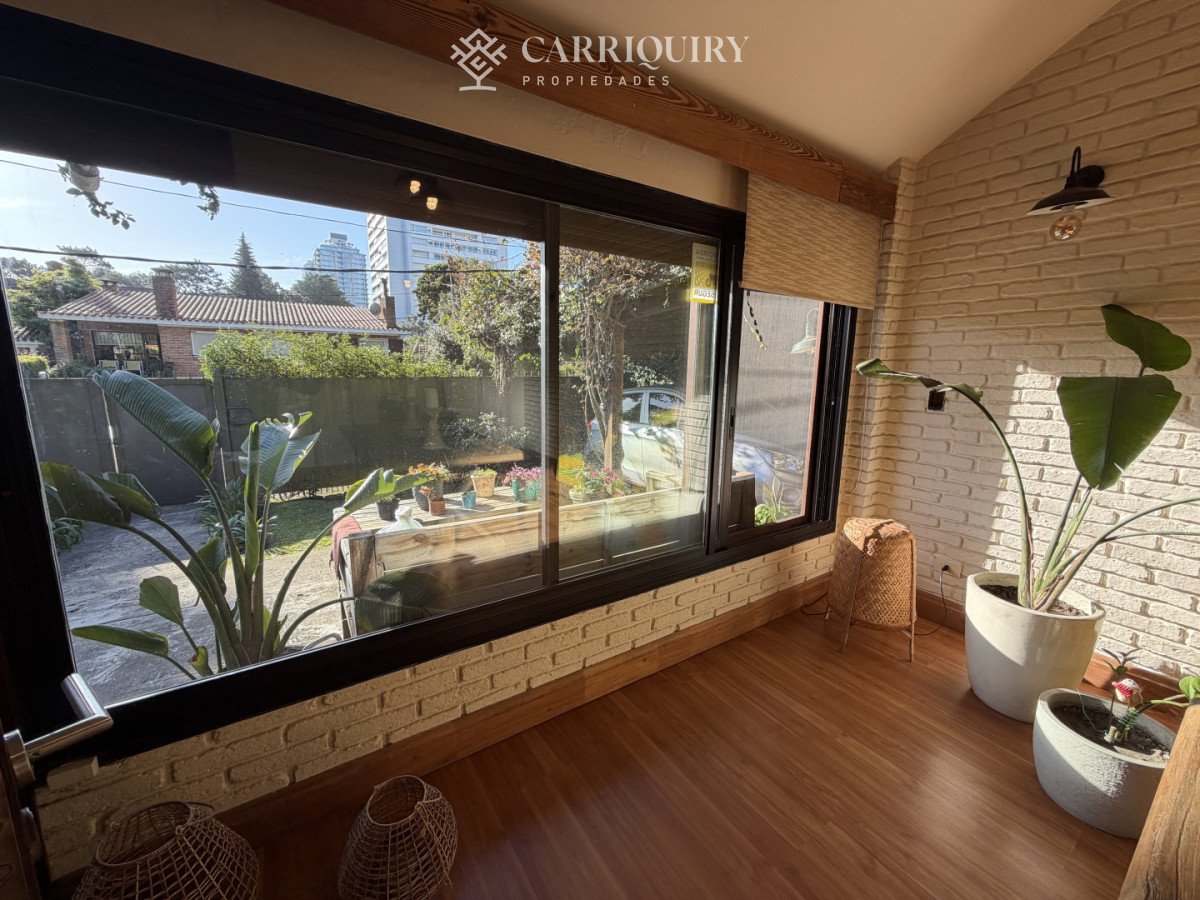 Casa ID.10229/Alquiler-de-temporada-en-hermosa-casa-con-piscina - Hermosa casa en VENTA  Playa Mansa -  Punta del Este