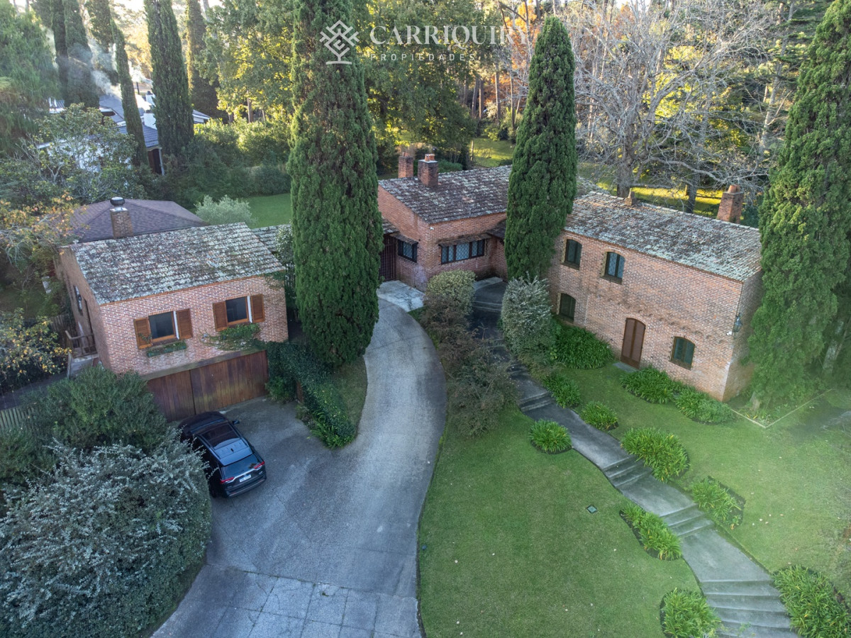 Casa ID.10282/Venta - ESPECTACULAR CASA EN ZONA SHOPPING 