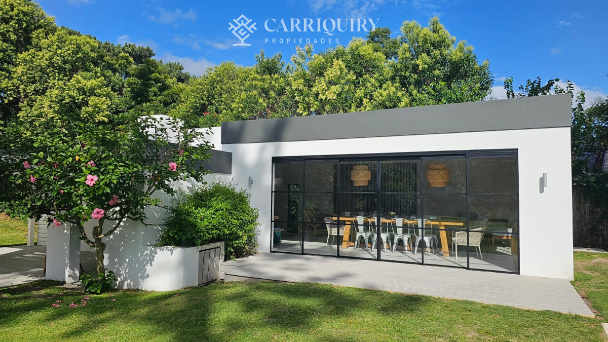 Casa ID.5834/Casa,-3-dorm,-punta-del-este,-jardines-de-cordoba,-alquiler-y-venta - lugano amplio jardin con piscina