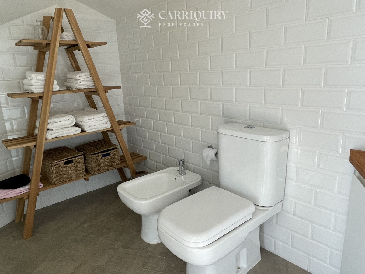 Casa ID.5834/Casa,-3-dorm,-punta-del-este,-jardines-de-cordoba,-alquiler-y-venta - lugano amplio jardin con piscina