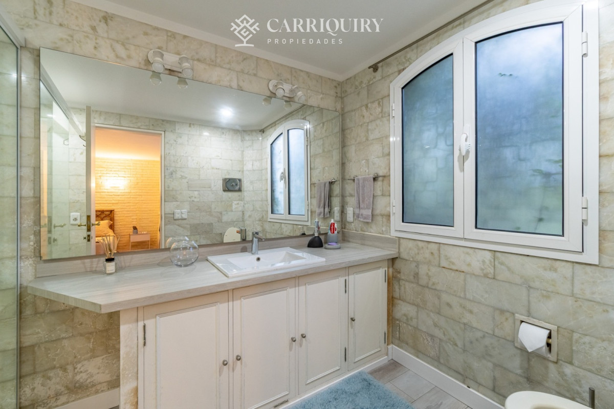Casa ID.10282/Venta - ESPECTACULAR CASA EN ZONA SHOPPING 