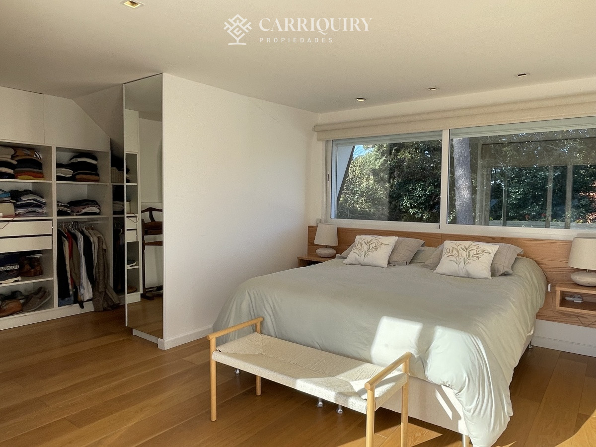 Casa ID.5834/Casa,-3-dorm,-punta-del-este,-jardines-de-cordoba,-alquiler-y-venta - lugano amplio jardin con piscina
