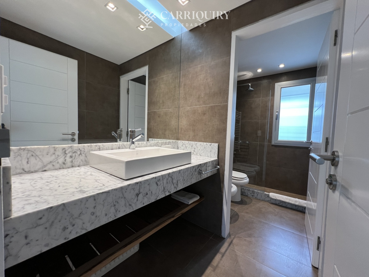 Casa ID.5834/Casa,-3-dorm,-punta-del-este,-jardines-de-cordoba,-alquiler-y-venta - lugano amplio jardin con piscina