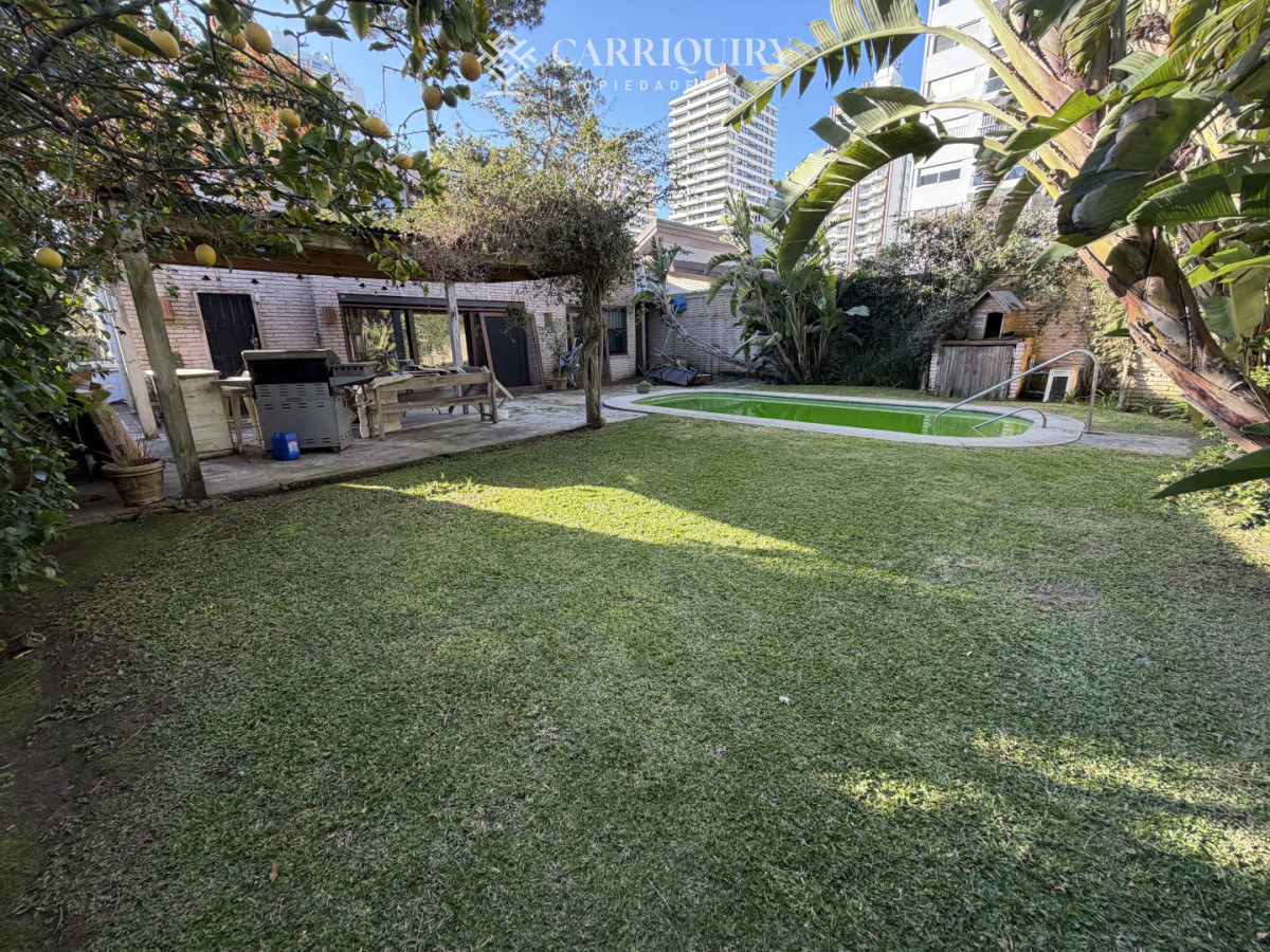 Casa ID.10229/Alquiler-de-temporada-en-hermosa-casa-con-piscina - Hermosa casa en VENTA  Playa Mansa -  Punta del Este