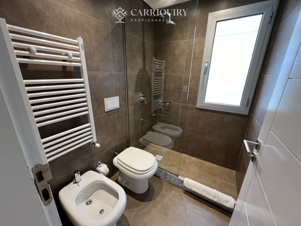 Casa ID.5834/Casa,-3-dorm,-punta-del-este,-jardines-de-cordoba,-alquiler-y-venta - lugano amplio jardin con piscina