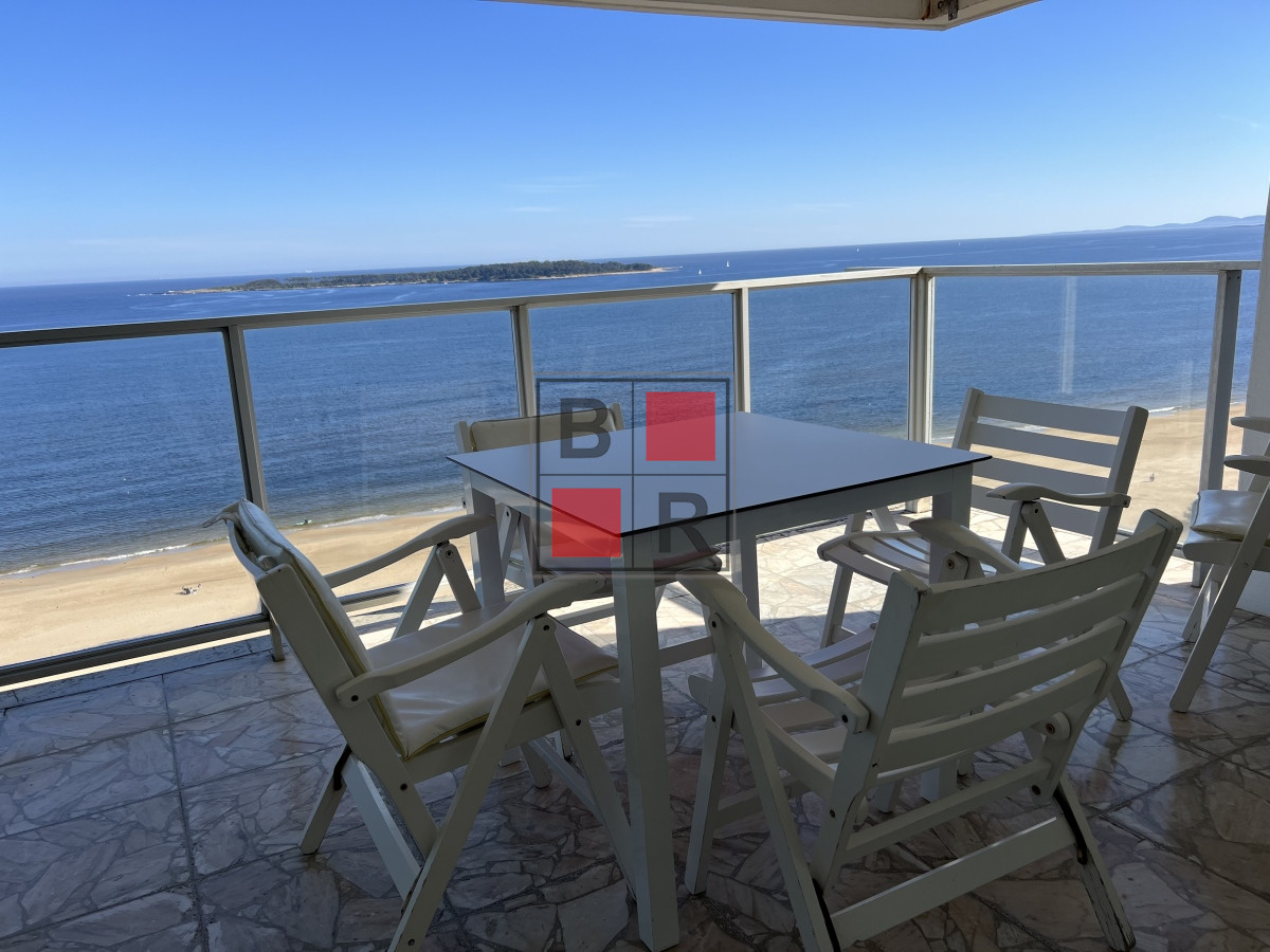Apartamento ID.1270 - Retasado. Espectacular apartamento en venta en primera linea mansa