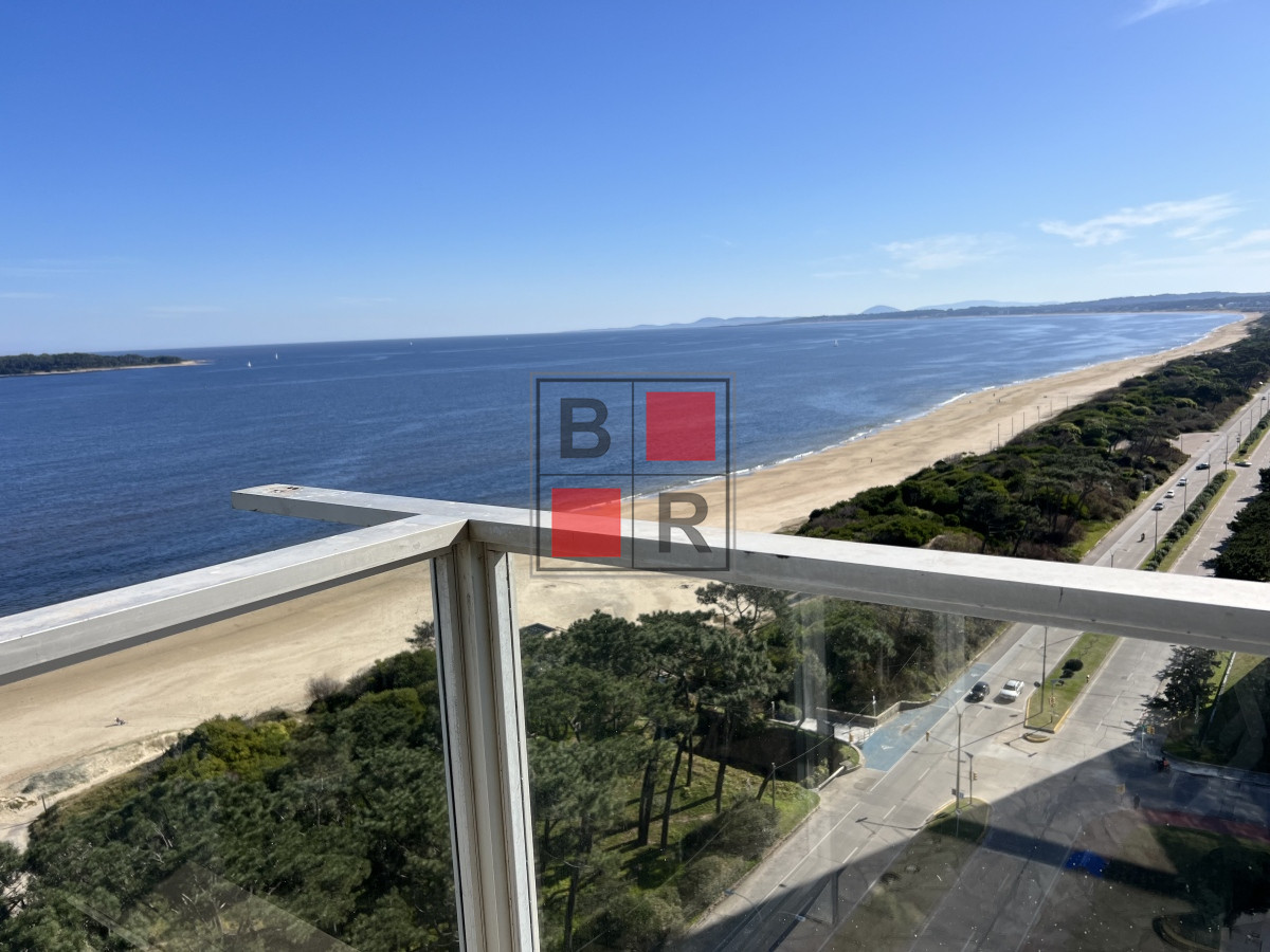 Apartamento ID.1270 - Retasado. Espectacular apartamento en venta en primera linea mansa