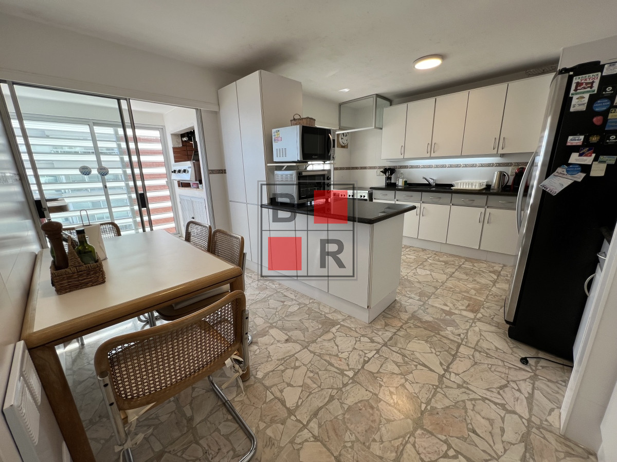 Apartamento ID.1270 - Retasado. Espectacular apartamento en venta en primera linea mansa