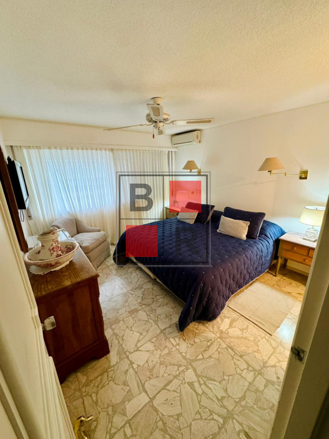 Apartamento ID.1270 - Retasado. Espectacular apartamento en venta en primera linea mansa