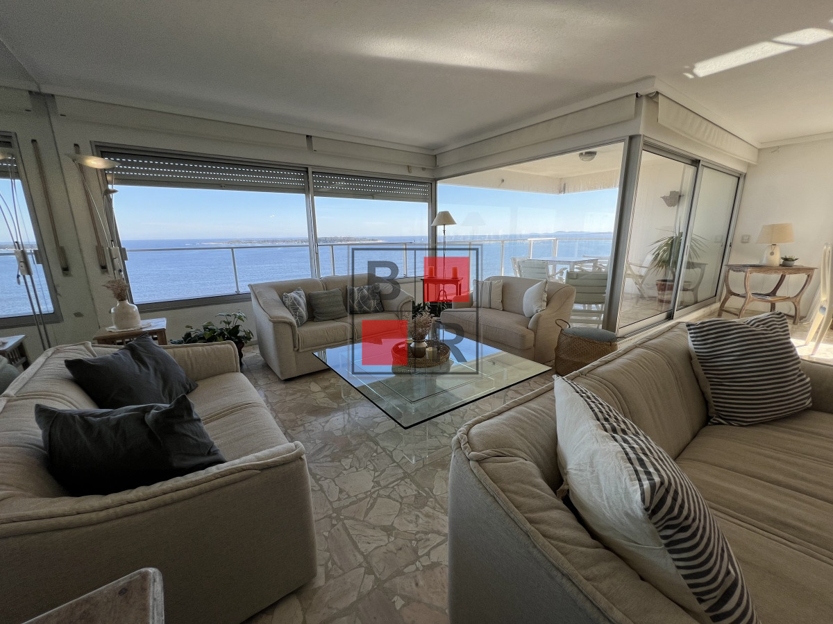 Apartamento ID.1270 - Retasado. Espectacular apartamento en venta en primera linea mansa