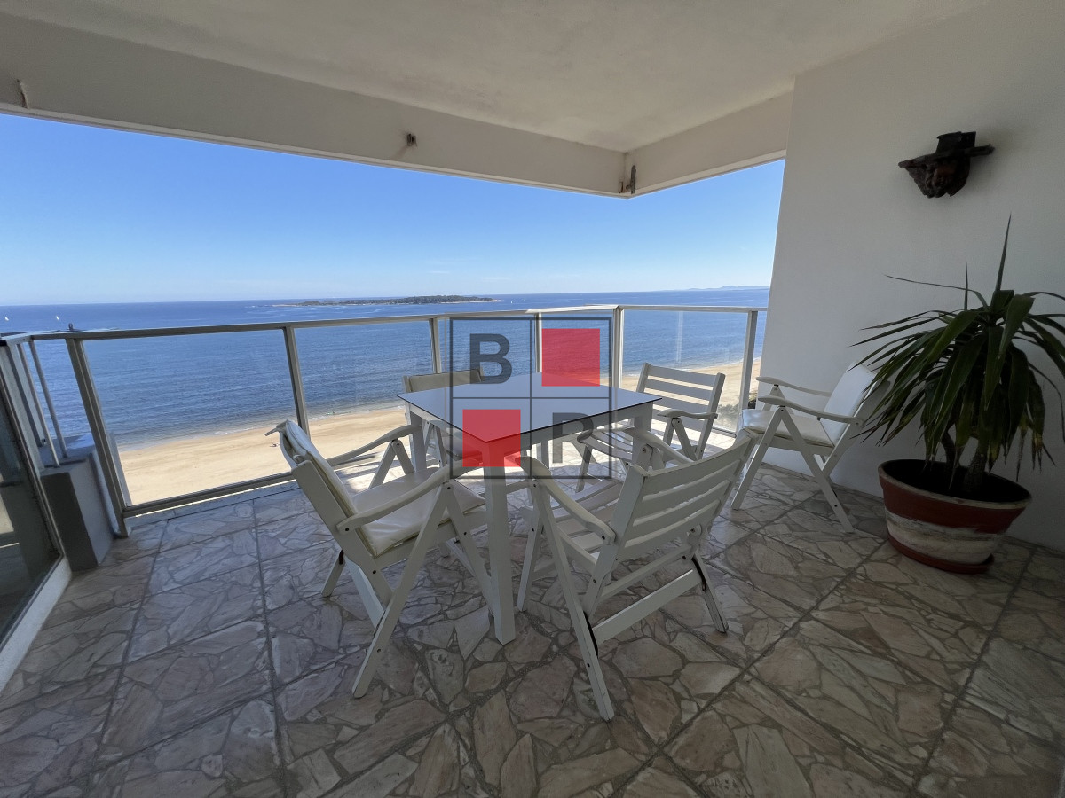 Apartamento ID.1270 - Retasado. Espectacular apartamento en venta en primera linea mansa