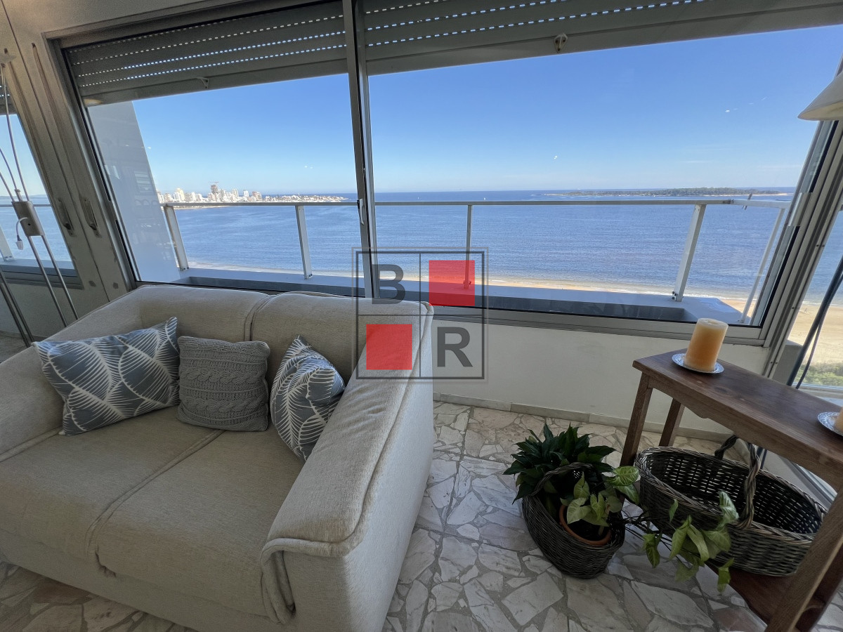 Apartamento ID.1270 - Retasado. Espectacular apartamento en venta en primera linea mansa
