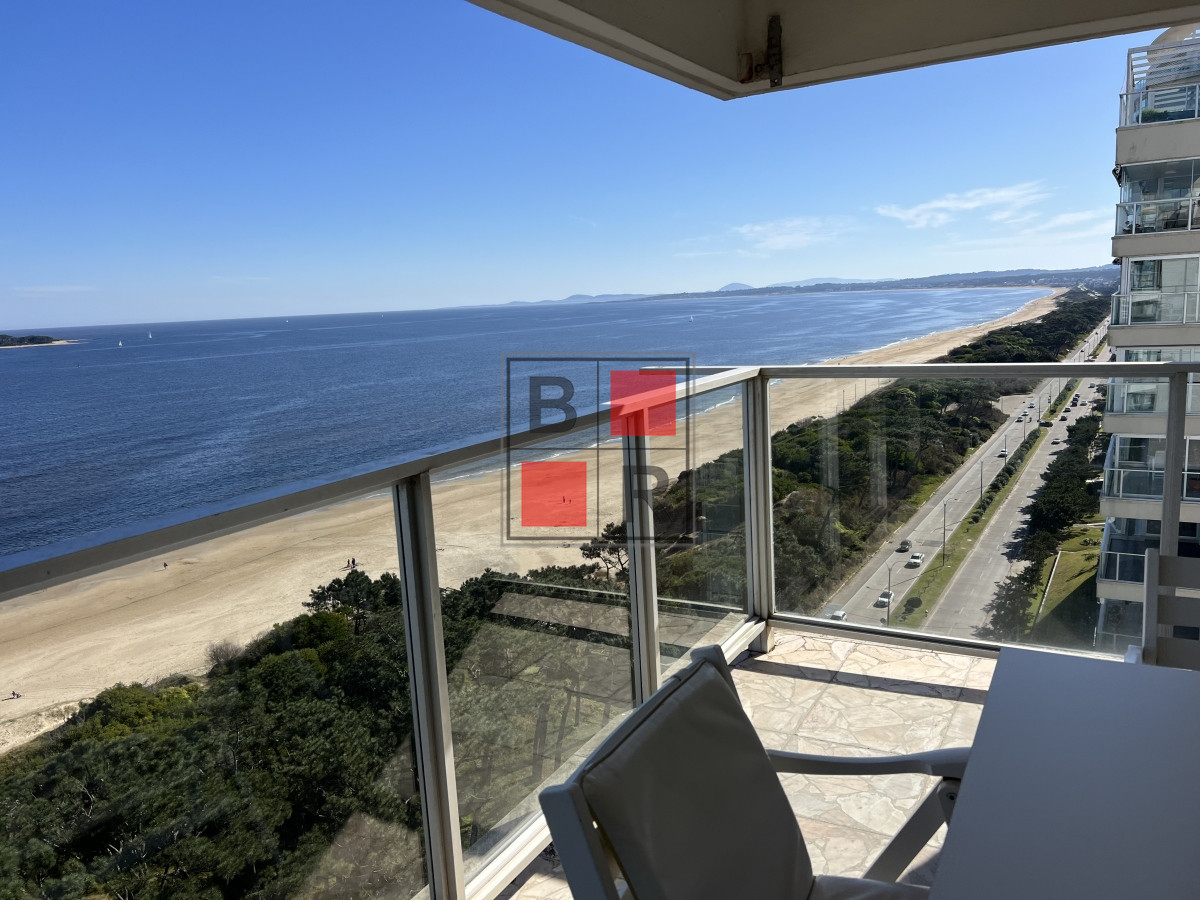 Apartamento ID.1270 - Retasado. Espectacular apartamento en venta en primera linea mansa