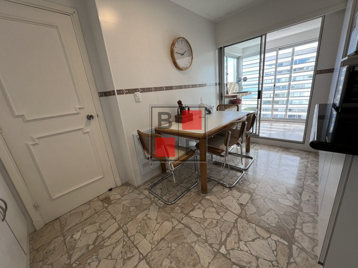 Apartamento ID.1270 - Retasado. Espectacular apartamento en venta en primera linea mansa