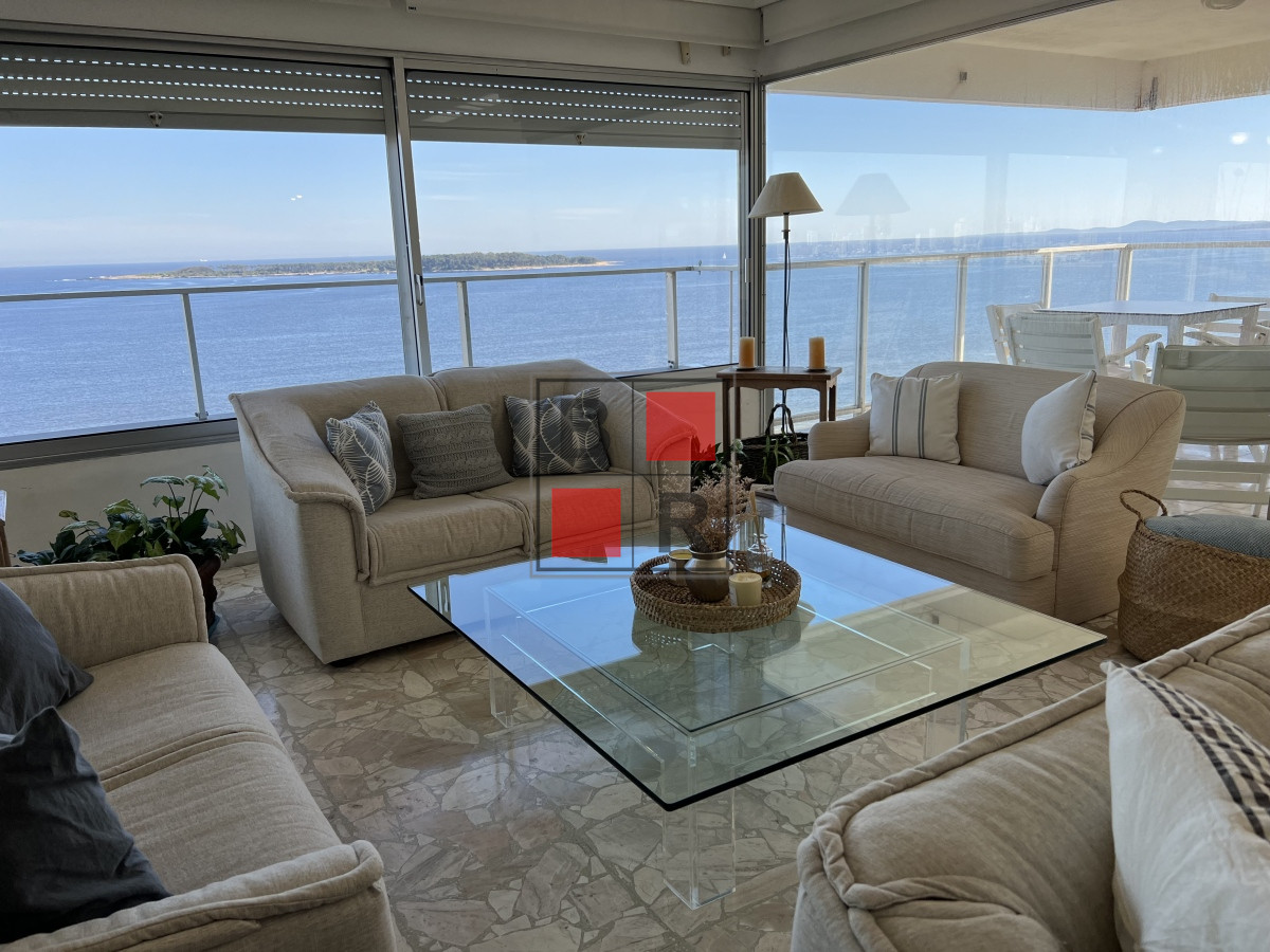 Apartamento ID.1270 - Retasado. Espectacular apartamento en venta en primera linea mansa