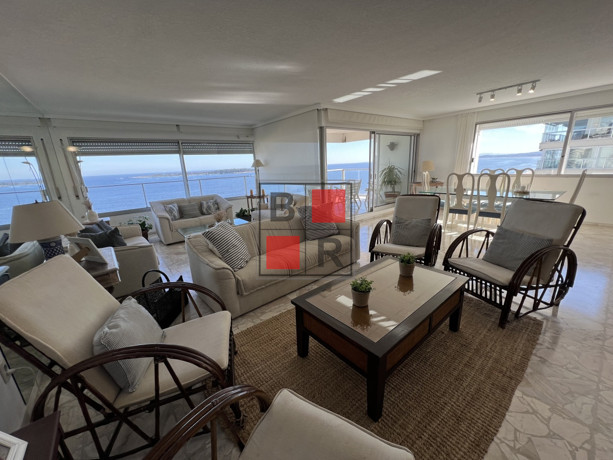 Apartamento ID.1270 - Retasado. Espectacular apartamento en venta en primera linea mansa