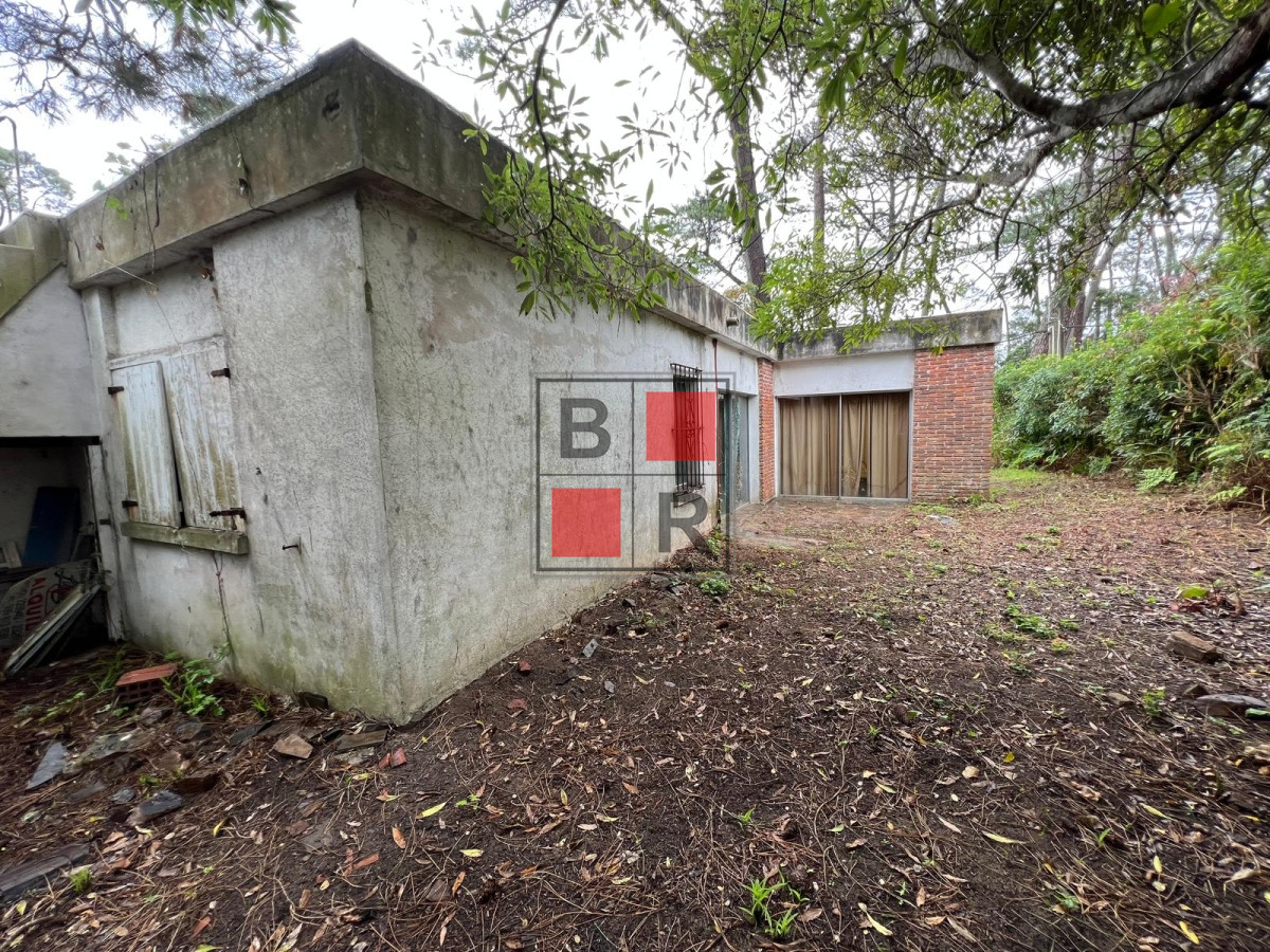 Casa ID.1307 - venta en pinares a metros del mar. oportunidad.
