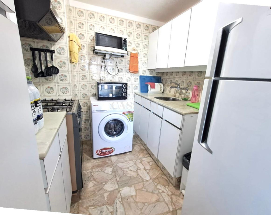 Apartamento ID.4794 - En venta primera linea playa mansa apartamento de 2 dormitorios y medio