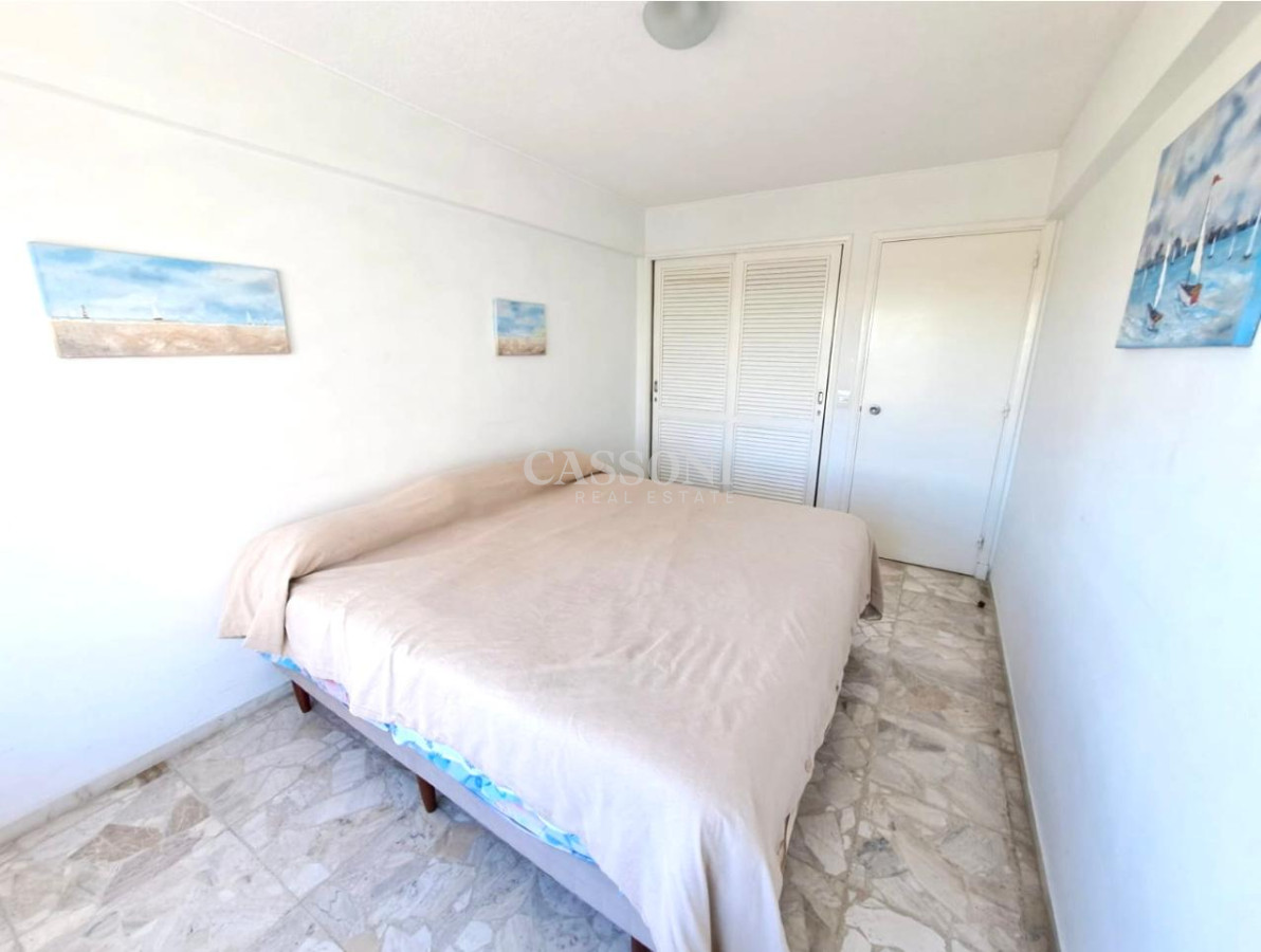 Apartamento ID.4794 - En venta primera linea playa mansa apartamento de 2 dormitorios y medio