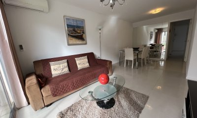 Península  con terraza y parrillero propio